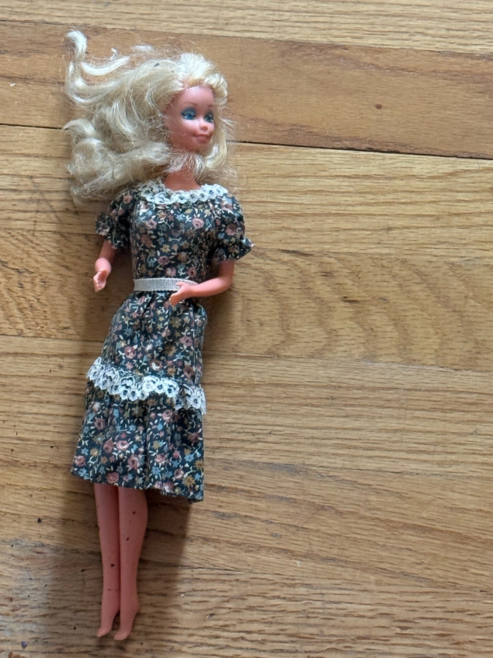 Vintage Mattel Barbie Doll Early 1980s GREAT condition in Dress